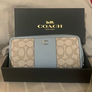 COACH wallet nwt in Box
